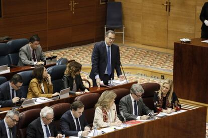 Enrique Ossorio hoy en el Pleno de la Asamblea de Madrid.