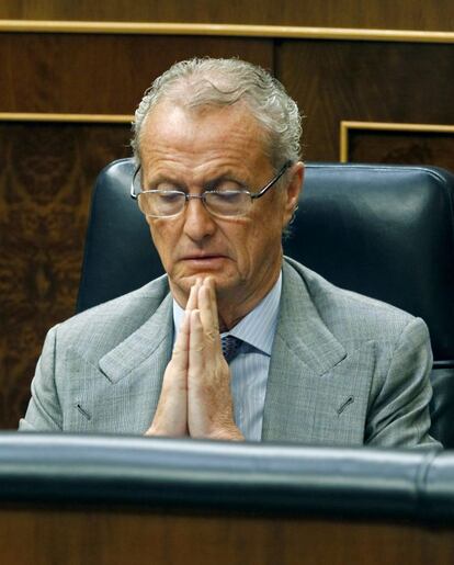 El ministro de Defensa, Pedro Morenés, en un momento del debate de este miércoles. La intervención de Rajoy ha sido aplaudida por sus diputados en ocho ocasiones.