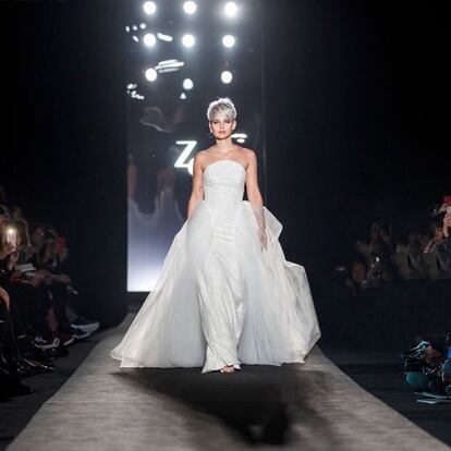 Risto Mejide se decantó por una foto de su mujer, Laura Escanes, vestida de novia durante el desfile de Ze García, en la pasada edición de la pasarela 080 de Barcelona. "Me casaría contigo mil veces al día. #FelizSanValentín #AmorDeMiVida #OLoQueVieneSiendo #Toelrrato". El publicista y la 'influencer' contrajeron matrimonio el pasado verano, pero llevan juntos desde 2015.