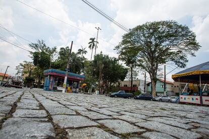 Um clássico dos clássicos. Adoniran Barbosa, no final da década de 1950, criou os versos que mostravam a aflição de um apaixonado que dependia do transporte público para voltar para casa. Foi em 1964 que o grupo Demônios da Garoa gravou 'Trem das Onze' e deixou bem claro que São Paulo não é o túmulo do samba.  