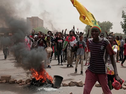 Protestas en Jartum el 3 de junio, cuando se conmemoraba otra manifestación en favor de la democracia celebrada hace tres años.