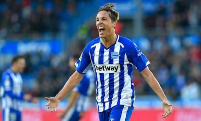 Tomás Pina celebra su gol al Alavés, el segundo de su equipo.