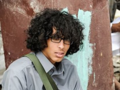 Abdalá S. de 16 años se suma a la milicia huthi Ansar Alá, en Yemen, tras el cierre de las instalaciones educativas en el país el pasado mes de marzo.