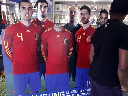 Promoción relacionada con el Mundial en un establecimiento madrileño.