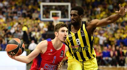 De Colo y Udoh, en la pasada final.