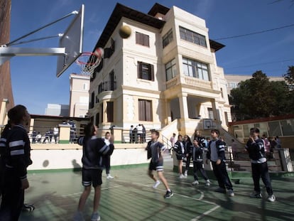 Fachada del Colegio FEM en el barrio de Vallehermoso, en Madrid.