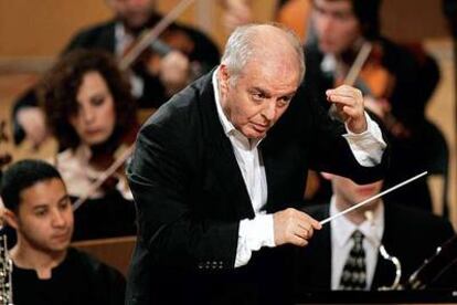 Daniel Barenboim, durante el concierto, ayer en Oviedo.