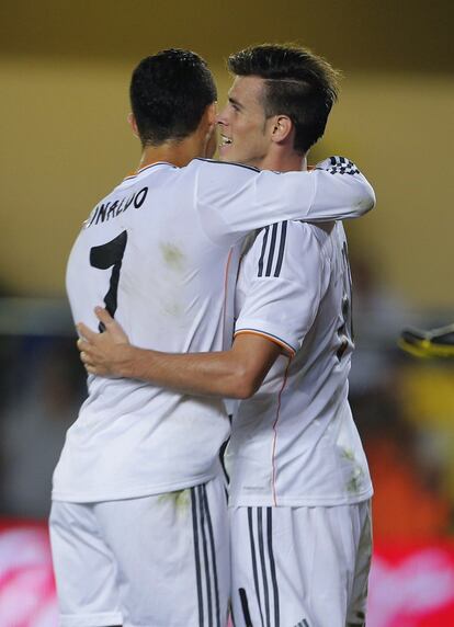 Cristiano Ronaldo y Bale celebran el gol del galés.