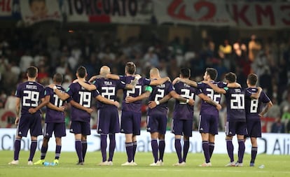 Los jugadores de River Plate forman durante la ronda de penales contra el Al-Ain.