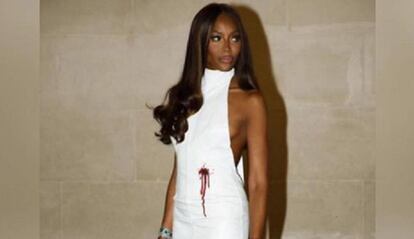 Naomi Campbell, con el vestido de la polémica.