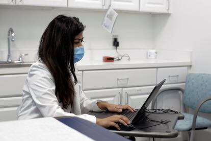 Una doctora en una clínica de salud reproductiva en Nueva York, en 2020.