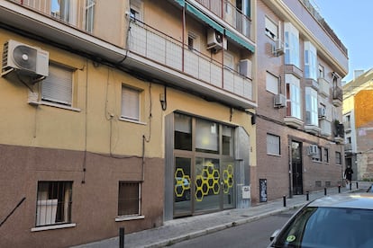 El exterior de Gallery Hostel Madrid, en la calle de Solana de Opañel 20, en Carabanchel.