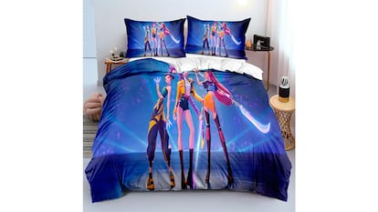 Regalos guerreras kpop sobre fondo blanco.