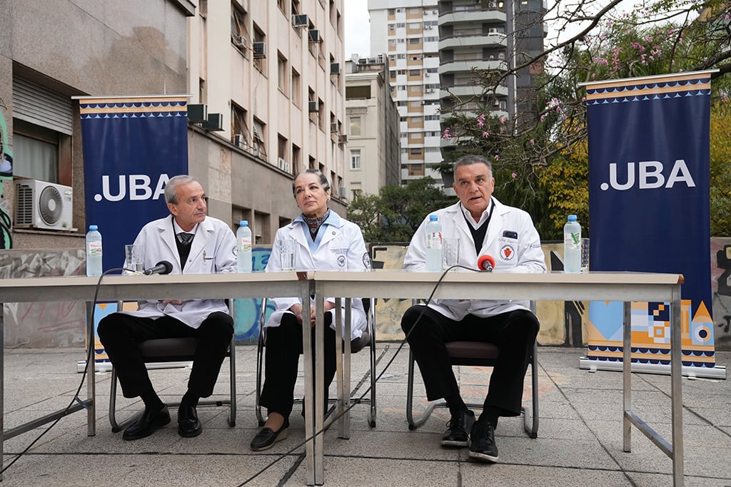 La motosierra de Milei deja a los hospitales universitarios de Argentina al borde del colapso