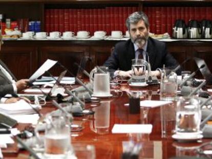 Carlos Lesmes, en el centro de la foto, preside una reuni&oacute;n del pleno del Consejo General del Poder Judicial, el 13 de junio de 2014.