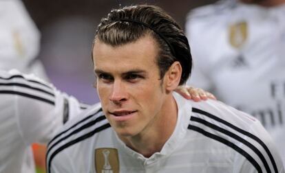 Bale, formando antes del comienzo del partido ante el Levante