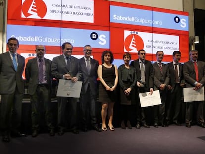 Representantes de las empresas premiadas durante el acto de la Cámara de Comercio de Gipuzkoa.