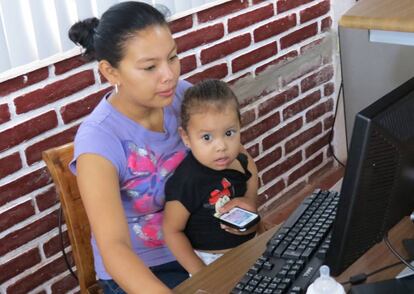 Para las mujeres, conseguir trabajo puede complicarse más durante los años fértiles