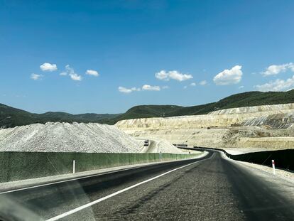 Trabajos de ampliación de la mina de lignito de Ikizköy, en el suroeste de Turquía.