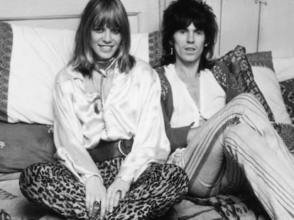 Anita Pallenberg, musa dos Rolling Stones, com Keith Richards em uma imagem de dezembro de 1969.