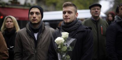 Homenagem prestada às vítimas dos atentados na casa de espetáculos Bataclan