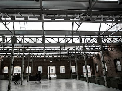 El interior de la nave de Daoíz y Velarde que acogía el centro cultural.