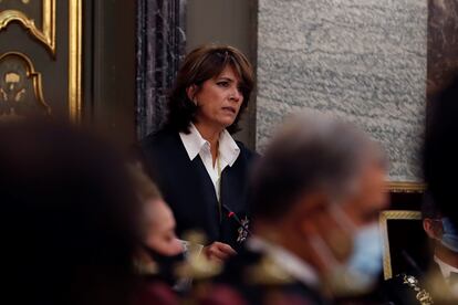 La fiscal general del Estado, Dolores Delgado, interviene durante la inauguración del año judicial, este lunes en el Salón de Plenos del Tribunal Supremo, en Madrid.