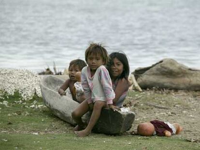 Niños kuna, fotografiados por Carlos Díez Polanco.