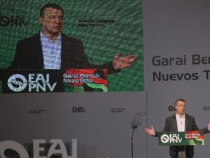 Iñigo Urkullu, durante la asamblea del PNV celebrada ayer en Barakaldo (Bizkaia), en la que fue reelegido presidente.