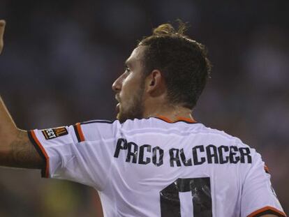Alcácer celebra su gol al Málaga.