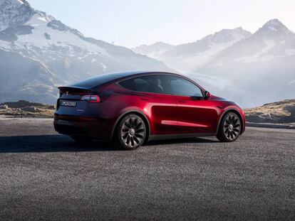 Tesla Model Y rojo