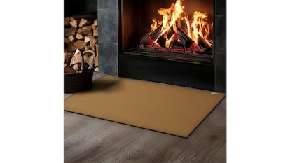 Alfombra ignífuga sobre fondo blanco.