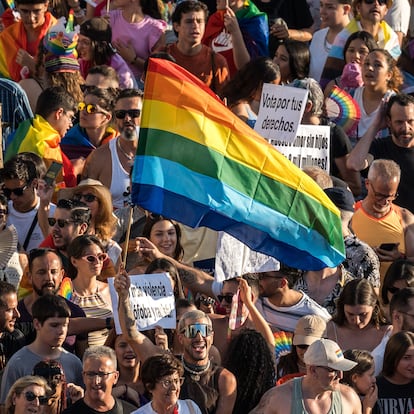 Varias personas participan en la manifestación del Orgullo LGTBI+ 2023, a 1 de julio de 2023, en Madrid (España). La marcha, convocada por COGAM (Colectivo de Lesbianas, Gays, Transexuales y Bisexuales de Madrid) y FELGTB (Federación Estatal de Lesbianas, Gays, Transexuales y Bisexuales), recorre el centro de Madrid, desde Atocha a Colón, con el fin de instar a la tolerancia e igualdad hacia el colectivo LGTBI. La protesta es el acto principal del MADO 2023 y se desarrolla bajo el lema, “Por nuestros derechos, por nuestras vidas: con Orgullo”.
01 JULIO 2023;LGTBI;MADRID;ORGULLO;PRIDE;MADO;GAIS;LESBIANAS
Diego Radamés / Europa Press
01/07/2023