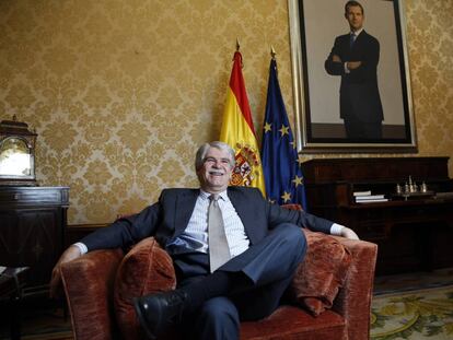 Alfonso Dastis, ministro de Asuntos Exteriores, en su despacho en el Palacio de Santa Cruz.