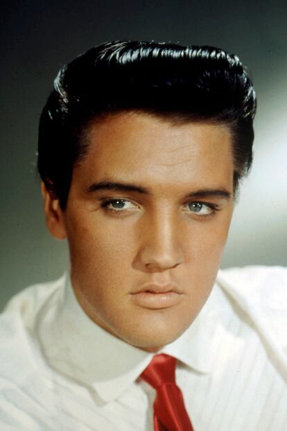 Mirando aún más atrás Elvis Presley 'inventó' el tupé en los 50, y aún pervive.
