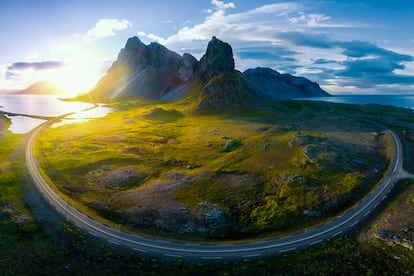 The Ring Road

Vista panorámica de la montaña Eystrahorn.