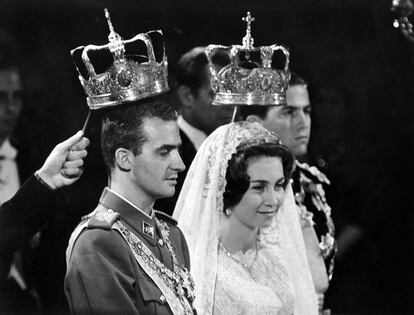 14 de mayo de 1962. El príncipe Juan Carlos con su esposa la princesa Sofía de Grecia durante su boda en Atenas.