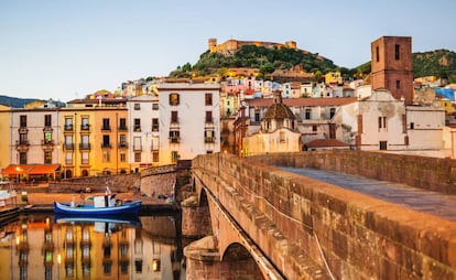 El pueblo de Bosa, en la costa oeste de Cerdeña.