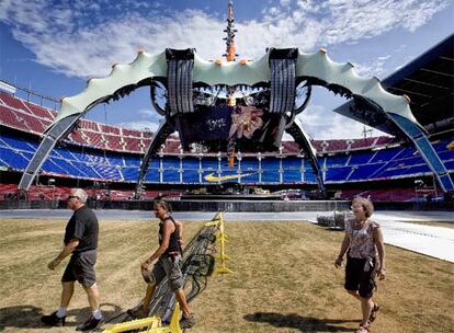 El espectacular escenario del Tour 360, que dispone de un suelo giratorio y está situado en el centro del Camp Nou