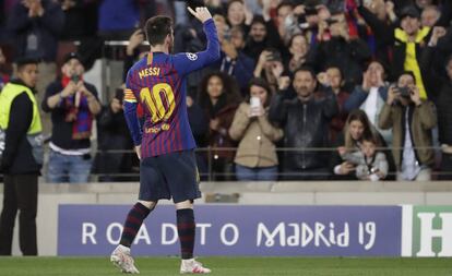 Messi pide al Camp Nou que no silbe a Coutinho.