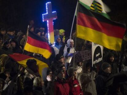 Manifestaci&oacute;n en Dresde del movimiento ultra Pegida contra la &quot;islamizaci&oacute;n de Occidente&quot;.