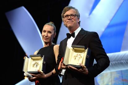 Rooney Mara, por 'Carol', y Emmanuelle Bercot, por 'Mi rey', obtuvieron 'ex-aequo' el premio a la mejor actriz. Todd Haynes, director de 'Carol', recogió el galardón en nombre de Mara.
