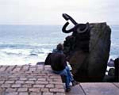 <i>El peine de los vientos</i>, escultura de Eduardo Chillida instalada en los acantilados de San Sebastián.