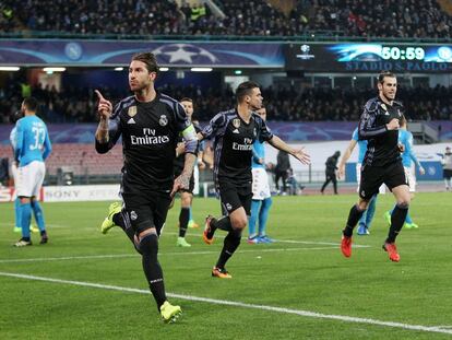 Sergio Ramos celebra el gol del empate en el San Paolo ante el Nápoles.