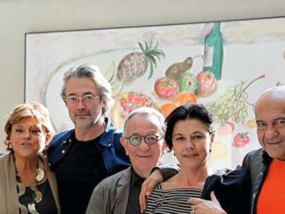 En la foto, Tomás Tarruella, Sandra Tarruella, Xavier Mariscal, Josep Juanpere, Rosa María Esteva, Peret, Pepe Cortés, Pati Núñez y Mario Eskenazi