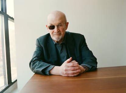 Salman Rushdie fotografiado en Nueva York, el 22 de marzo de 2024.