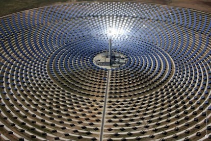 Fotografía de la planta solar termoeléctrica Gemasolar en Fuentes de Andalucía (Sevilla).