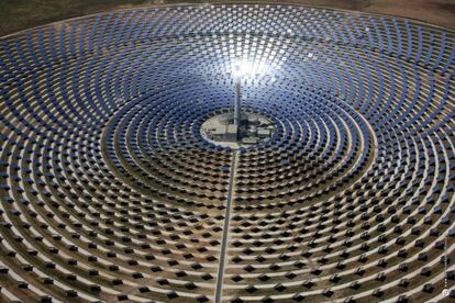 Fotografía de la planta solar termoeléctrica Gemasolar en Fuentes de Andalucía (Sevilla).