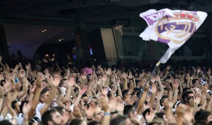 Fans del Real Madrid antes del partido.