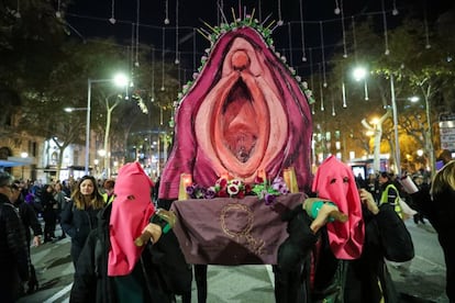 Protesters from Seville carrying an “insubordinate pussy” to support three women charged with crimes against religious sentiment for parading the large model vagina in 2014.